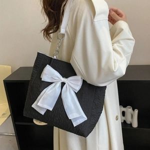 Large Capacity Female Handbag Elegant Bow Women Shoulder Handbag Portable Studen